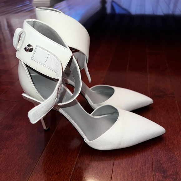 Vince shoes. In good condition. Only wore a few times. - Picture 2 of 2